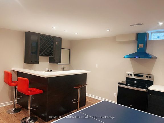 5th image of 8 Stony Hill Blvd S