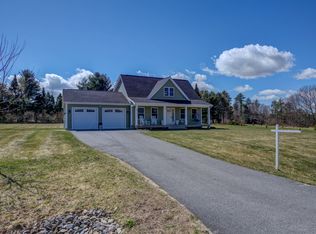 7 Dartmouth Pl, Windham, ME 04062
