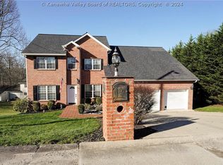 120 Summit Park Cir, Elkview, WV 25071