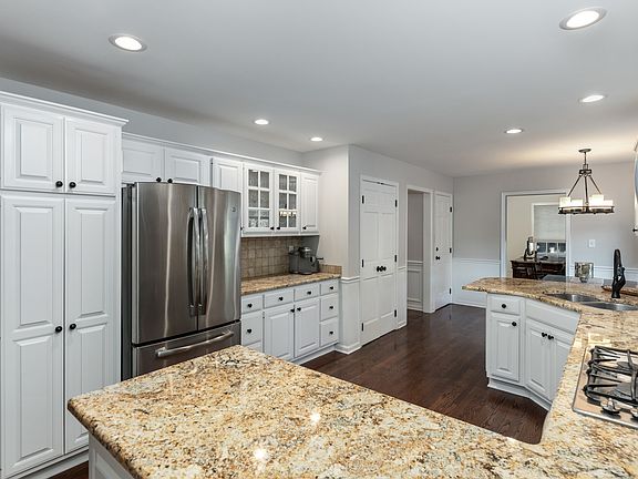 5th image of 1177 Kenilworth Cir