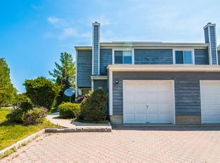 17 Rambling Meadows Ct, Tinton Falls, NJ 07724