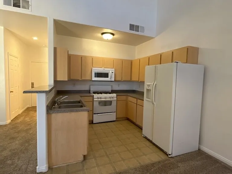 4915 E Russell Rd #142-8 — Photo 14