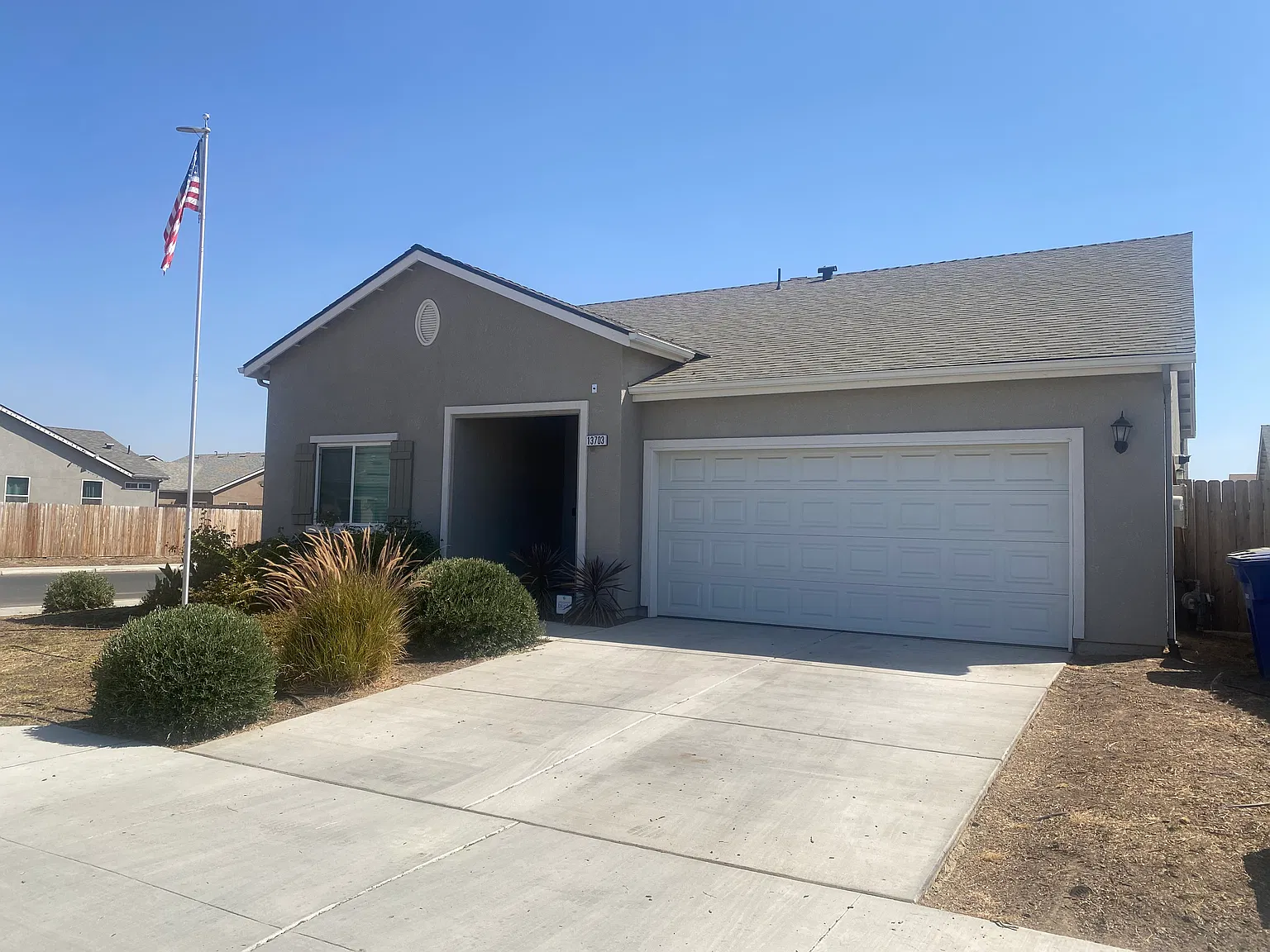 3 bed, 1426 sqft, $2,400 — Photo 2