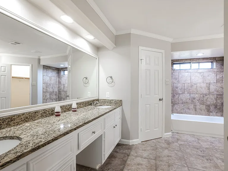 11715 Gardenglen Dr — Photo 11
