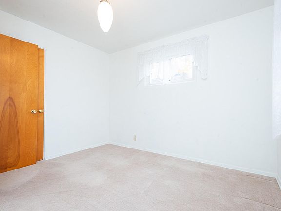 5th image of 2712 Macarthur Ave