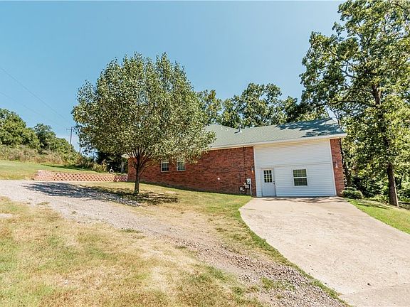 2nd image of 1412 White Oak Est