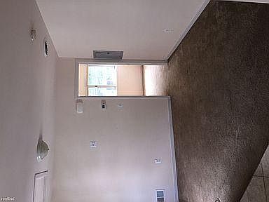 5th image of 928 S State St APT 2