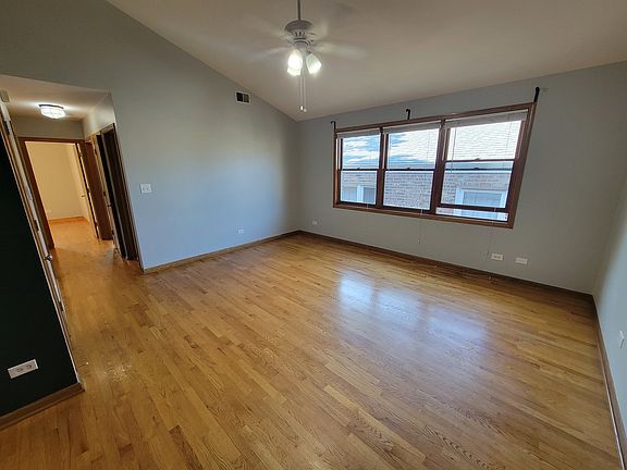 2nd image of 7411 N Claremont Ave APT 2W