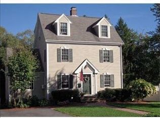 16 Paine St, Wellesley, MA 02481