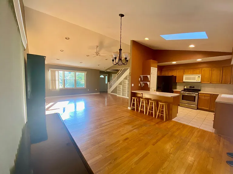 Dillon Ln — Photo 3