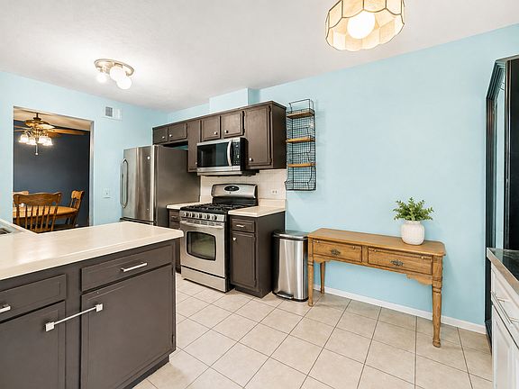 5th image of 1059 Southbury Ln