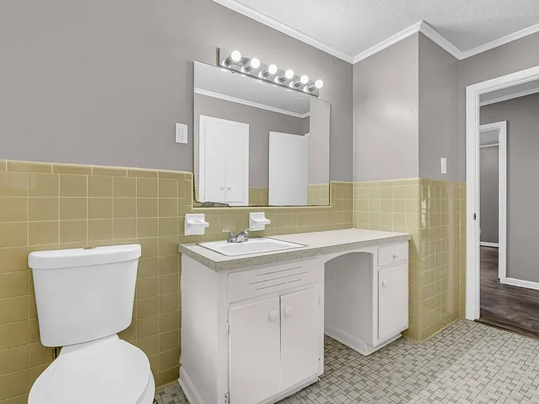 1007 Eisenhower Dr — Photo 26