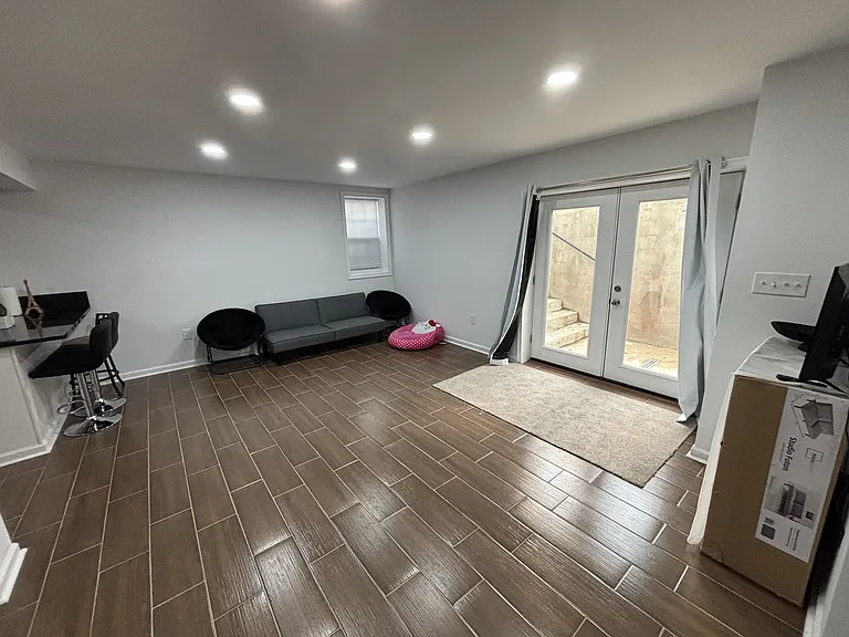 1118 Virginia Ave — Photo 1