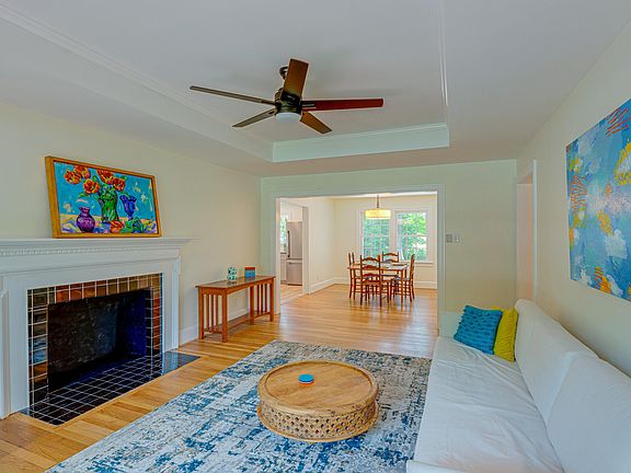 4th image of 208 Hillcrest Dr