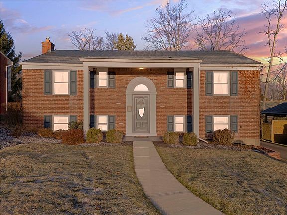 2nd image of 956 Vista Glen Dr