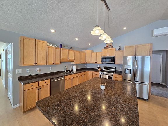 4th image of 1618 Huron Dr