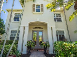 9879 SE Crape Myrtle Ct, Hobe Sound, FL 33455