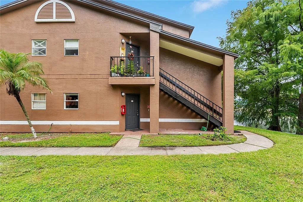 2 bed, 1.0 bath, 934 sqft, $1,450 — Photo 1
