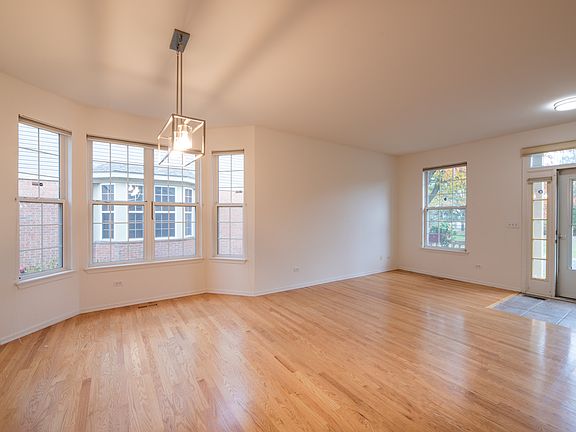 4th image of 24 N Silverton Ct