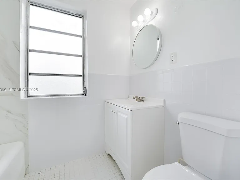1736 SW 9th St #1738 — Photo 9