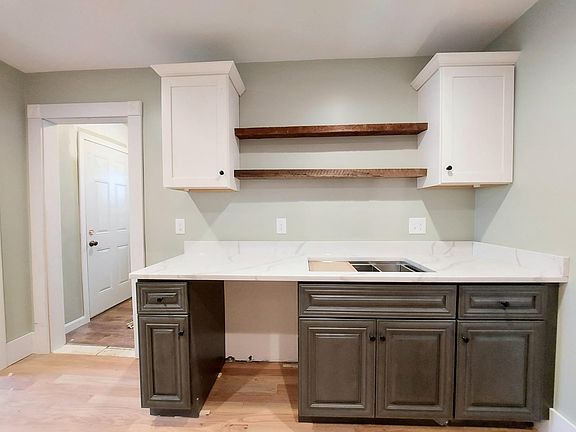 3rd image of 15 Pierce Ave #1