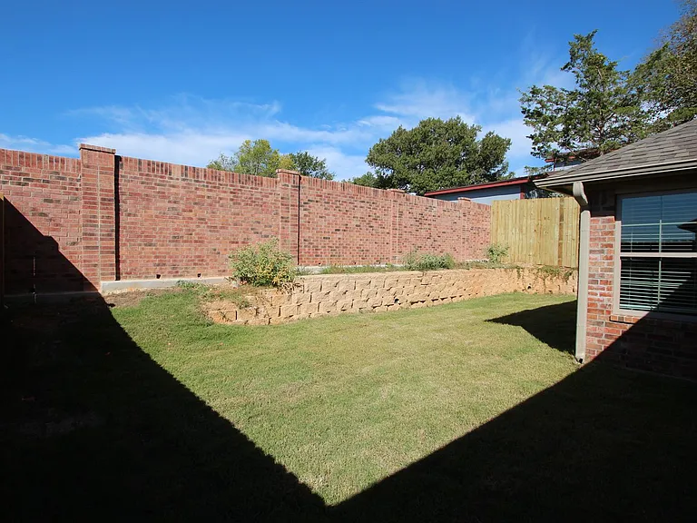 6033 Villa Rosa Way — Photo 22