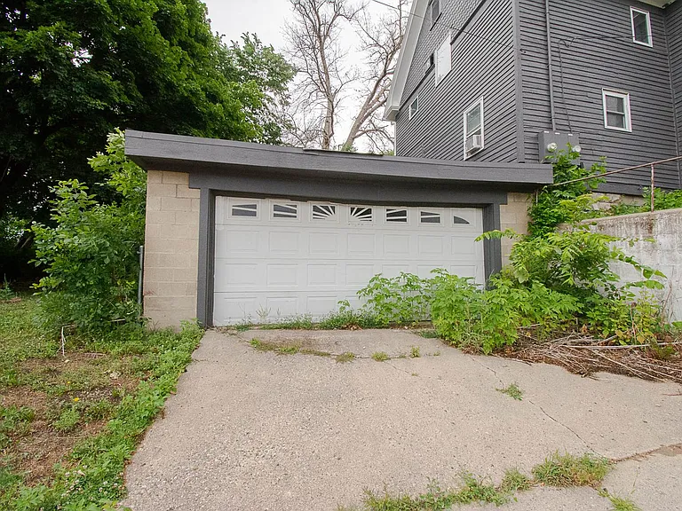 836 S Newton Ave — Photo 11
