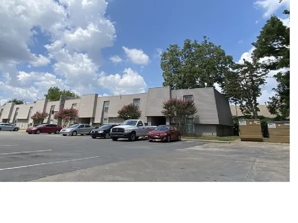 1441 E 62nd St S, Tulsa, OK