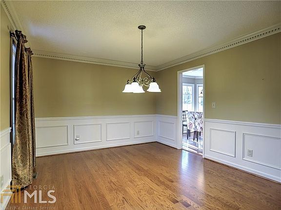 3rd image of 218 Teakwood Ln