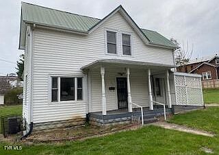 1st image of 301 W Cherry St