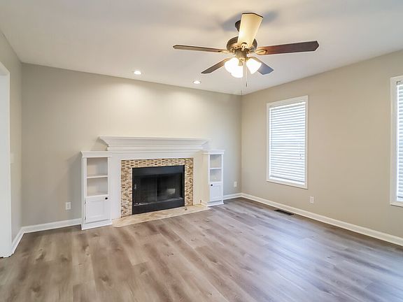 5th image of 211 Stoney Brook Dr