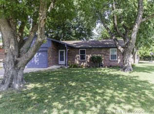 13751 S Hickory Pl, Glenpool, OK 74033