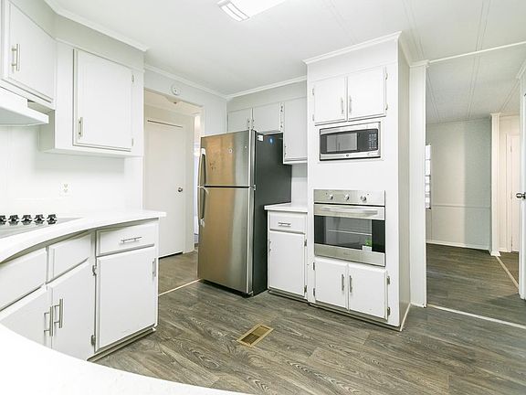 4th image of 786 Harmony Dr W