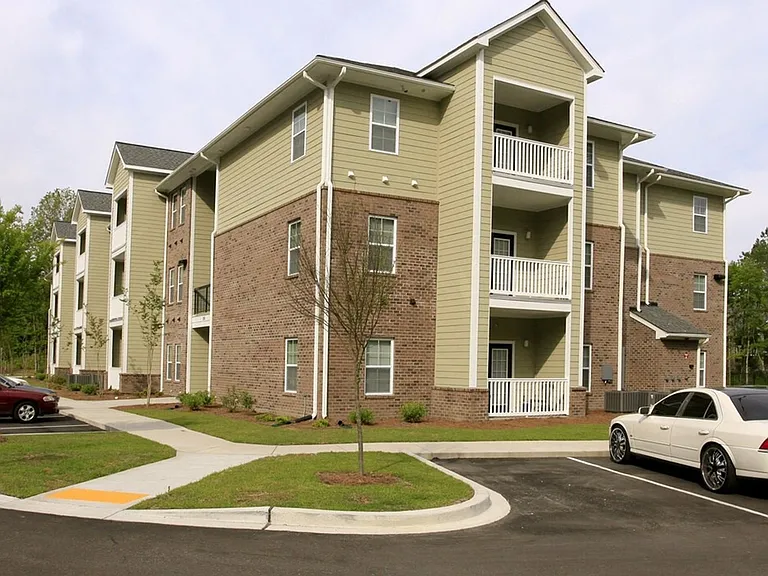 340 Holiday Dr — Photo 4