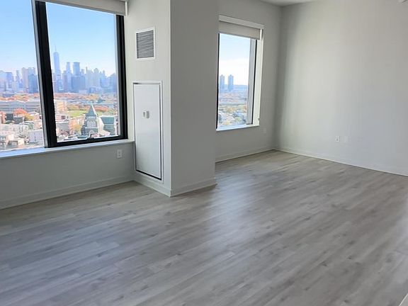 2nd image of 608 Pavonia Ave #2540