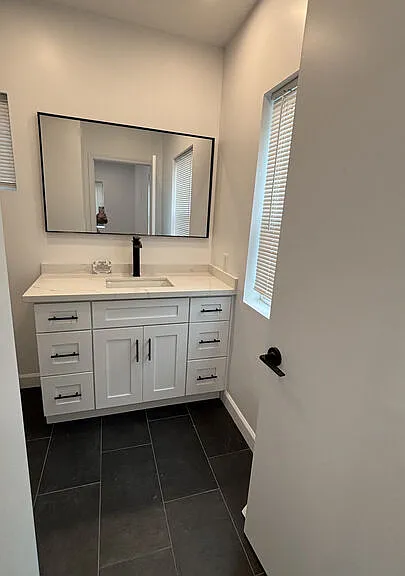2280 S Barrington Ave #10 — Photo 8