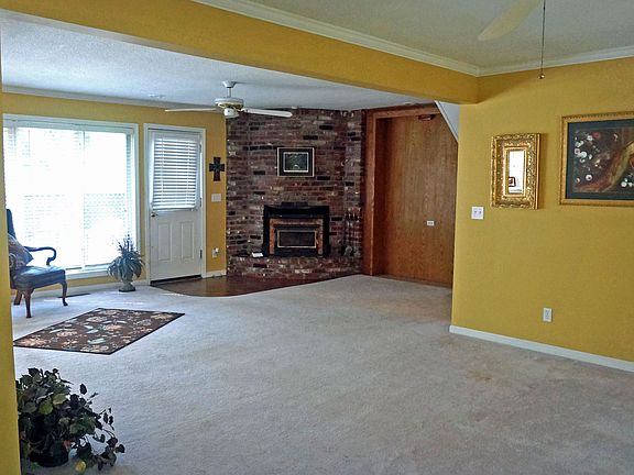2nd image of 10200 Linden St
