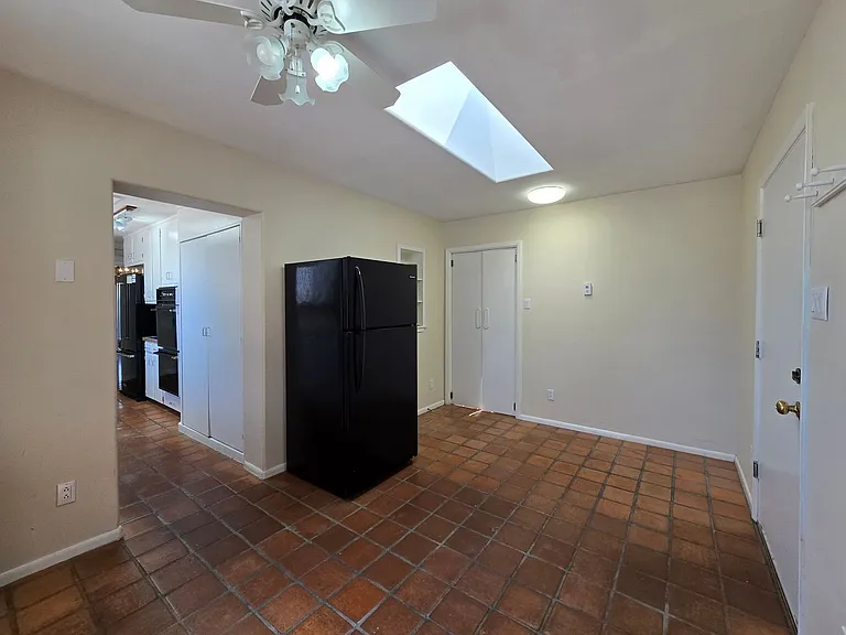 4557 Trinity Dr — Photo 15