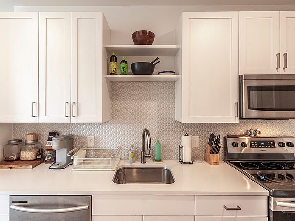 5th image of 1041 E Trinity Ln #301