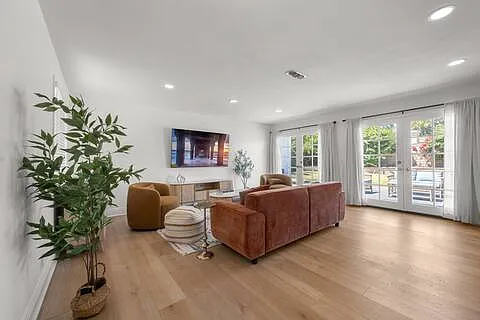 22309 Leadwell St — Photo 41