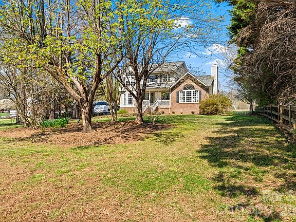 3rd image of 763 Country Club Rd