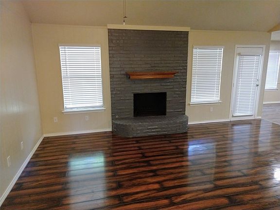 2nd image of 1909 Lynbrook Ln