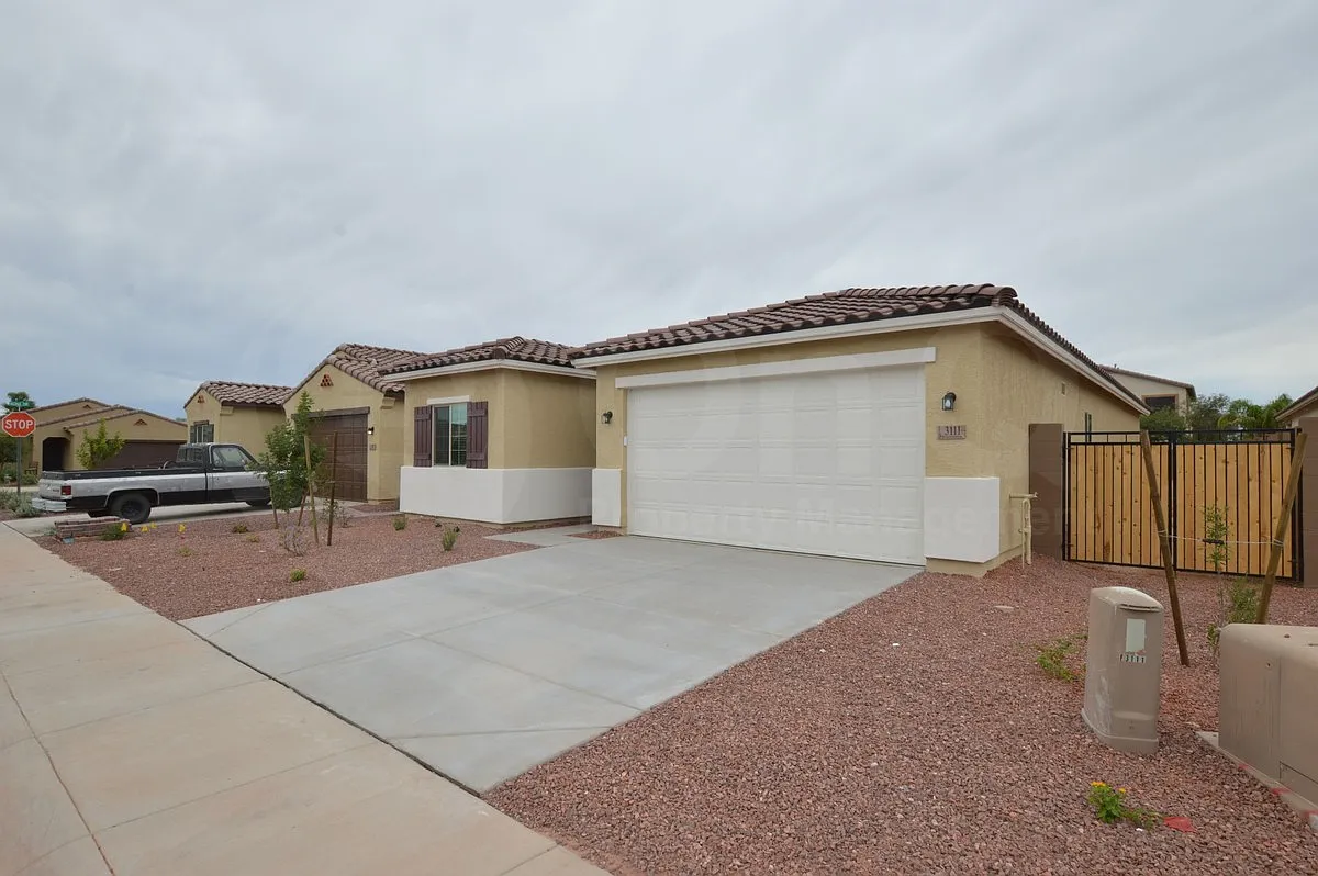 4 bed, 2.0 bath, 1804 sqft, $1,799 — Photo 2