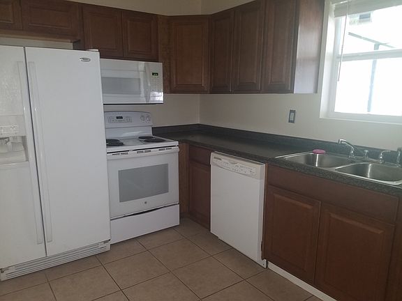 5th image of 3134 Henderson Cir E