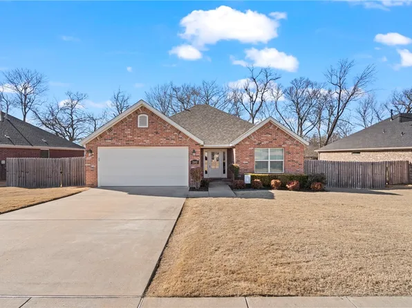 2102 N Carl St, Siloam Springs, AR 72761