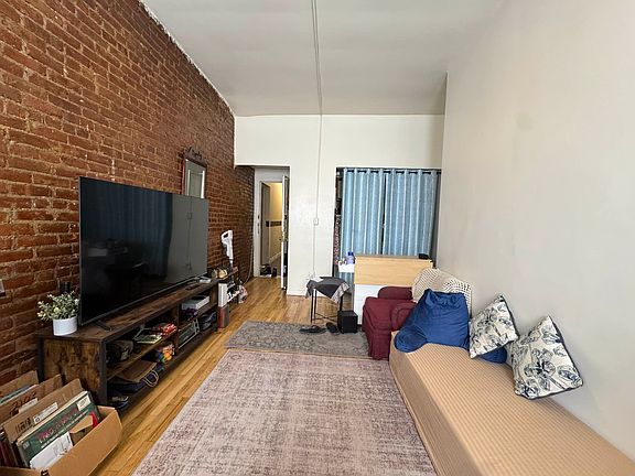 3rd image of 220 E 29th St APT 6e