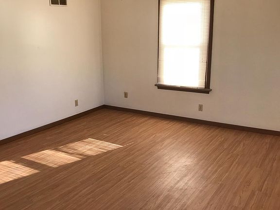 3rd image of 2908 Endicott Ave