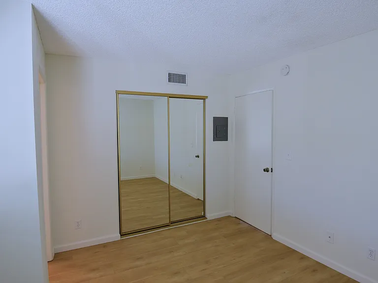 136 S Everett St #202 — Photo 8