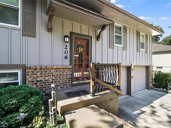 3rd image of 206 Valley Dr