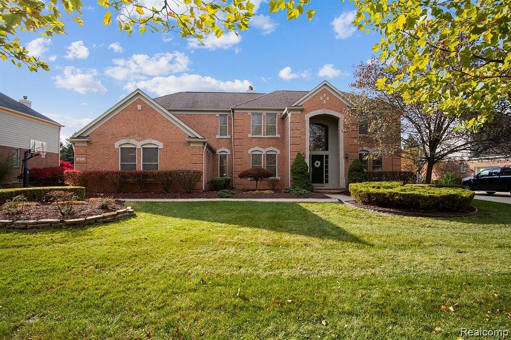 44515 White Pine Cir W, Northville, MI 48168 Zillow